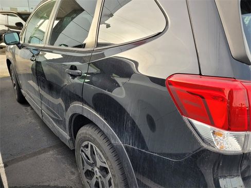 Used 2023 Subaru Forester Premium image 6
