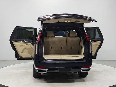Used 2021 Cadillac Escalade Premium Luxury AWD/4WD image 14