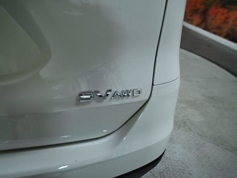 Used 2016 Nissan Rogue SV image 16