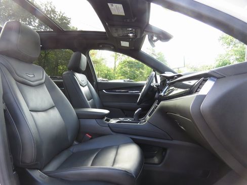 Used 2022 Cadillac XT6 Premium Luxury image 14