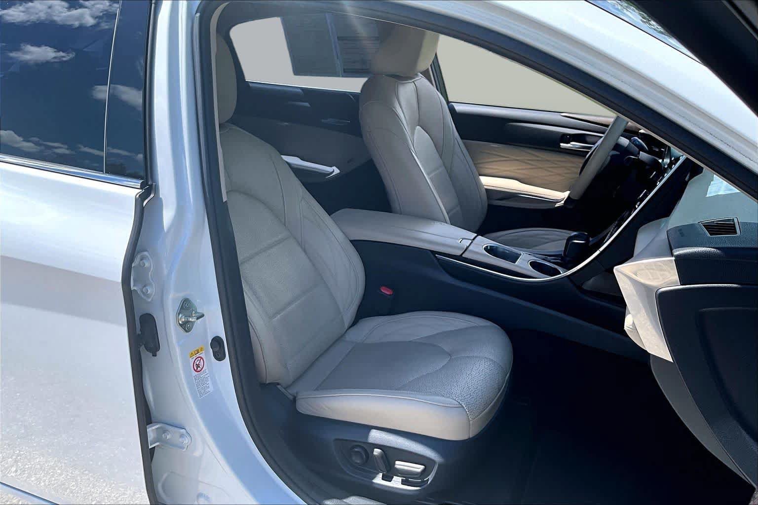 Used 2019 Toyota Avalon Limited FWD image 9