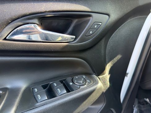 Used 2022 Chevrolet Equinox LT image 23