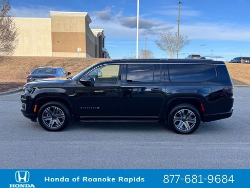 Used 2024 Jeep Wagoneer L Series II w/ Flexible Seating Group image 3