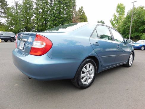 Used 2004 Toyota Camry XLE image 2