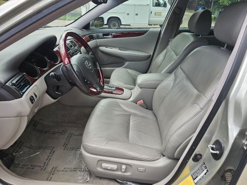 Used 2004 Lexus ES 330 FWD image 9