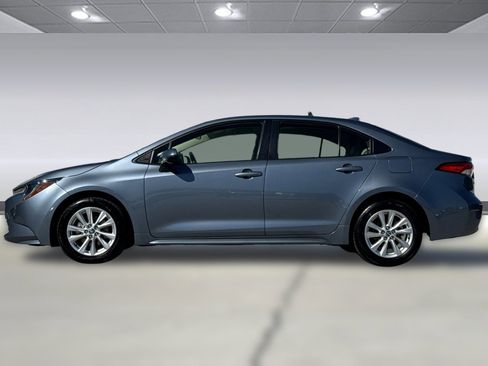 Used 2024 Toyota Corolla LE w/ LE Convenience Package FWD image 2