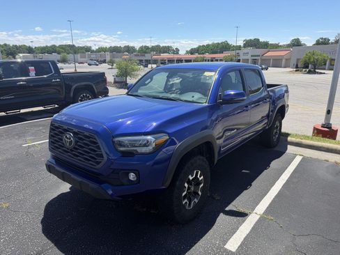 Used 2023 Toyota Tacoma TRD Off-Road w/ TRD Premium Off Road Package AWD/4WD image 18