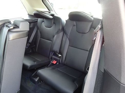 Used 2018 Volvo XC90 T5 Momentum w/ Convenience Package FWD image 16