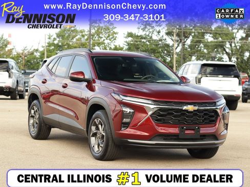 Used 2025 Chevrolet Trax LT FWD image 1