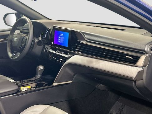 Used 2025 Toyota Camry SE w/ Convenience Package FWD image 25