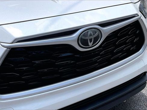 Used 2020 Toyota Highlander XLE FWD image 34