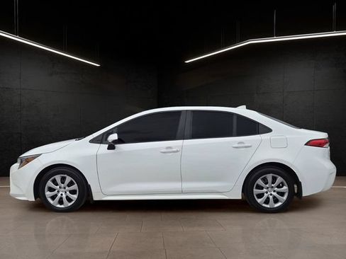 Used 2025 Toyota Corolla LE FWD image 4