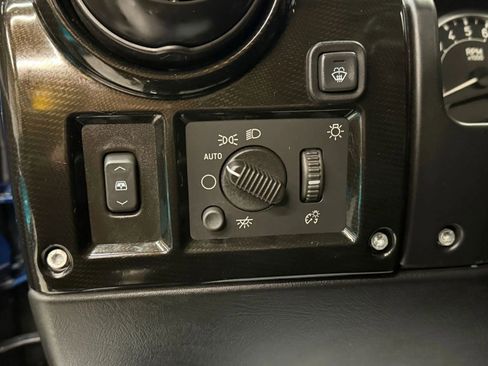 Used 2006 HUMMER H2 SUT w/ Limited Edition H2 AWD/4WD image 25