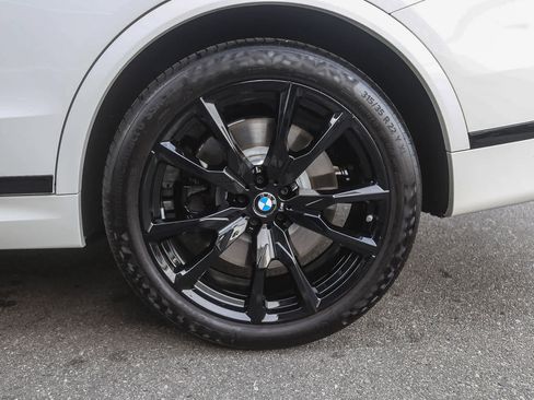 Used 2026 BMW X7 M60i w/ M Sport Professional Package image 8