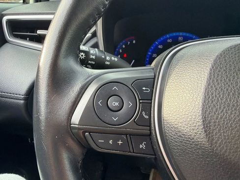 Used 2022 Toyota Corolla Cross XLE image 47