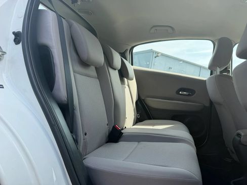 Used 2018 Honda HR-V LX image 14