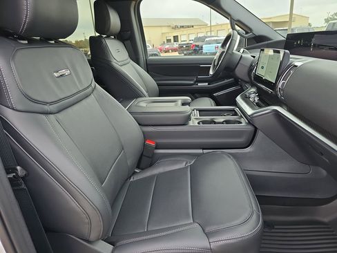 New 2025 Ford Expedition Platinum w/ Stealth Performance Package AWD/4WD image 17