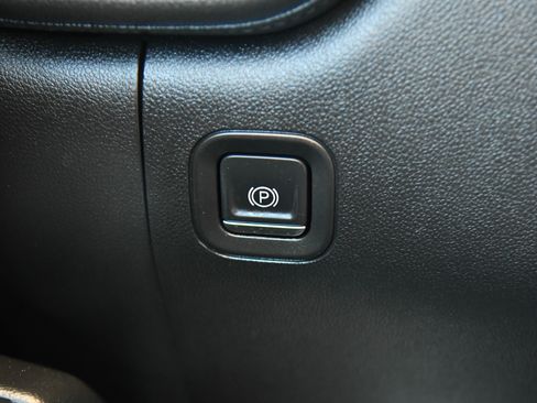 Used 2020 Chevrolet Silverado 1500 LT w/ Trailering Package image 28