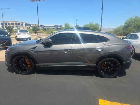 Used 2021 Lamborghini Urus AWD/4WD image 2