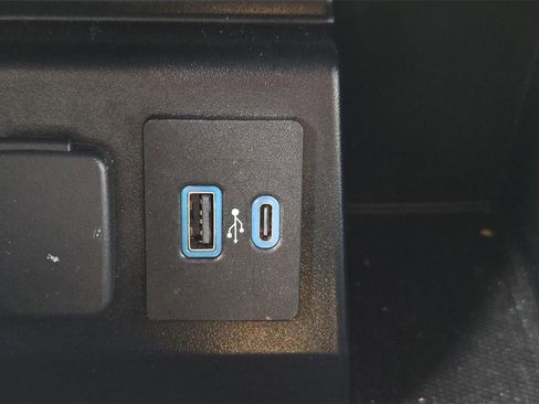 Used 2020 Ford Explorer XLT w/ Equipment Group 202A image 30