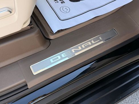 Used 2024 GMC Yukon Denali image 14