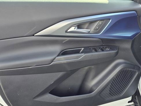 New 2026 Chevrolet Equinox EV LT image 9