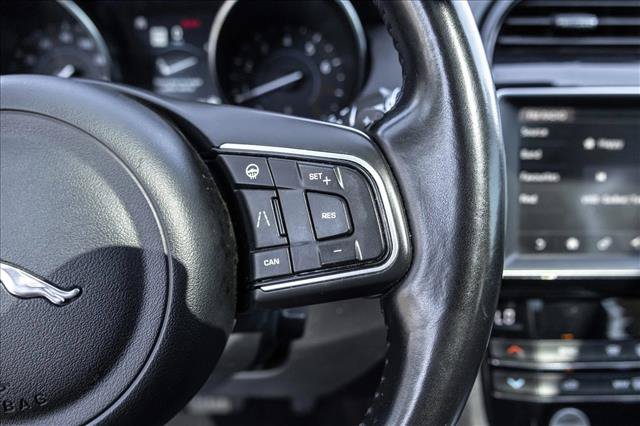 Used 2020 Jaguar F-PACE Premium AWD/4WD image 15
