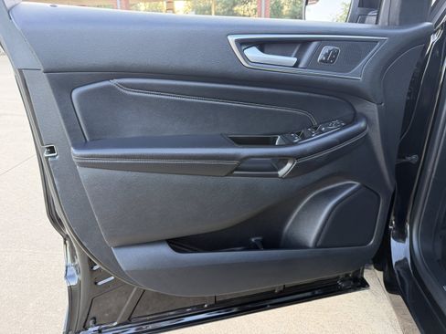 Used 2018 Ford Edge Titanium w/ Equipment Group 301A AWD/4WD image 21
