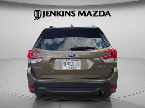 Used 2023 Subaru Forester Premium image 6