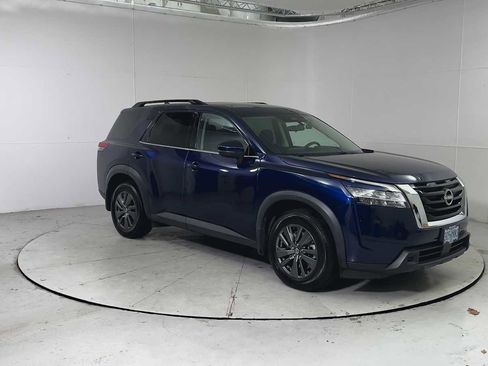 Used 2022 Nissan Pathfinder SV image 8