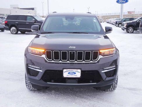 Used 2024 Jeep Grand Cherokee Limited w/ Luxury Tech Group II image 2