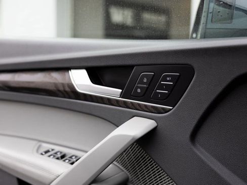 Used 2019 Audi Q5 Prestige w/ Prestige Package image 26