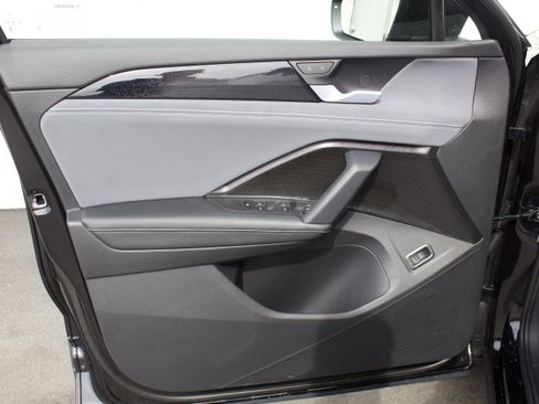 New 2026 Volkswagen Tiguan SE AWD/4WD image 9