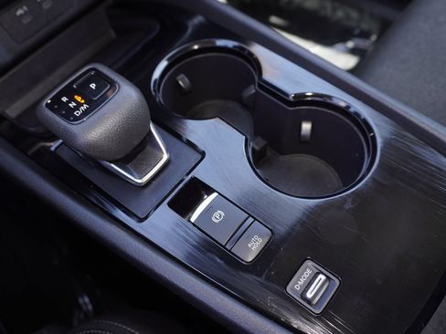 Used 2024 Nissan Rogue SV FWD image 20