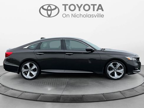 Used 2018 Honda Accord Touring image 7