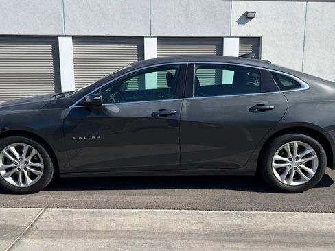 Used 2017 Chevrolet Malibu LT FWD image 2