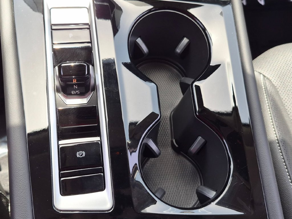 Used 2025 Volkswagen Atlas SE AWD/4WD image 23