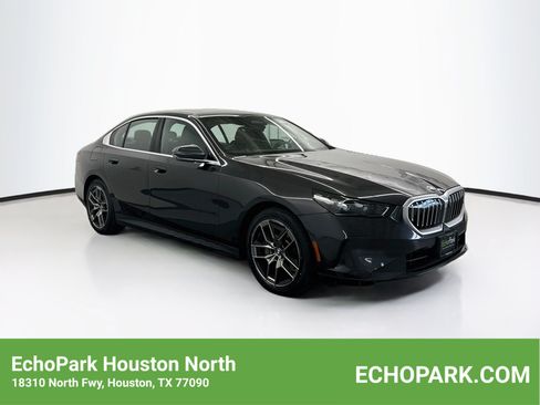 Used 2026 BMW 530i RWD image 1