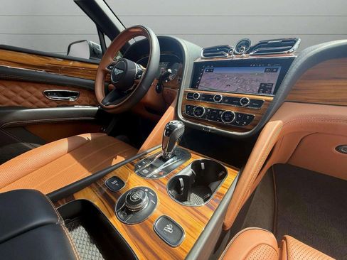 Certified 2021 Bentley Bentayga image 32