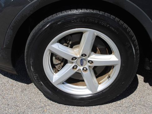 Used 2018 Ford Explorer XLT w/ Equipment Group 202A FWD image 39