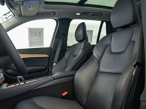 Certified 2024 Volvo XC90 B6 Plus image 19