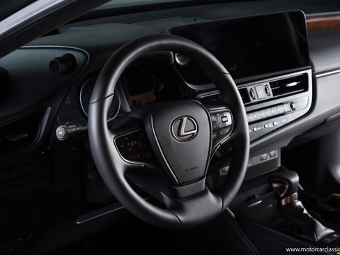 Used 2024 Lexus ES 300h w/ Premium Package image 23