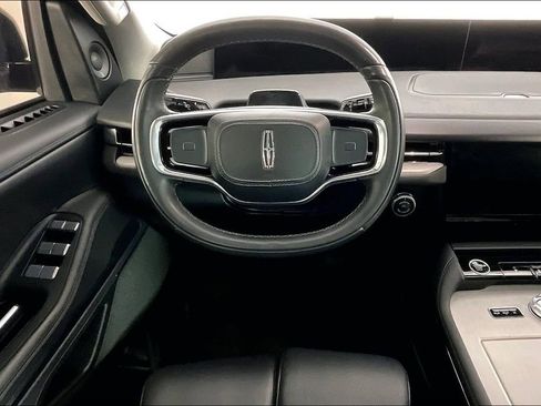 Used 2025 Lincoln Navigator Reserve image 7