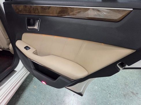 Used 2010 Mercedes-Benz E 350 Sedan image 26