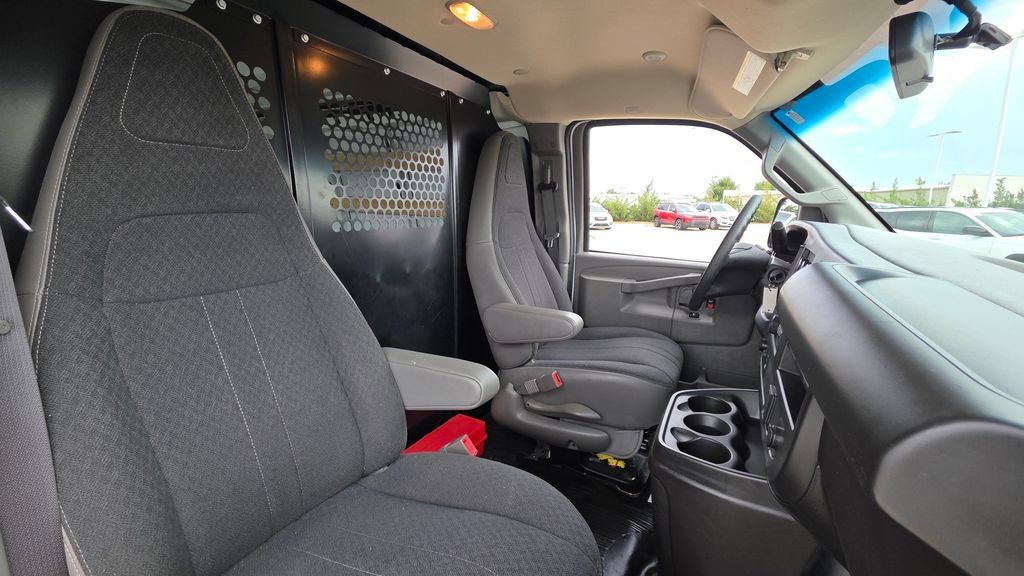 Used 2024 Chevrolet Express 2500 w/ Driver Convenience Package RWD image 11