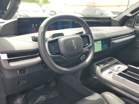 New 2026 Lincoln Navigator Reserve AWD/4WD image 14