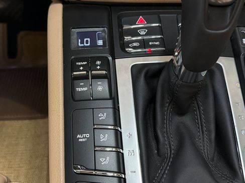 Certified 2021 Porsche Macan AWD/4WD image 18