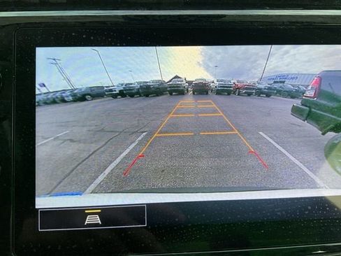 Used 2022 Chevrolet Bolt EUV LT w/ Convenience Package FWD image 3