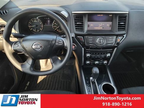Used 2017 Nissan Pathfinder S image 28