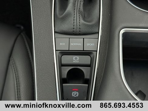 Used 2022 Toyota Avalon XLE w/ Moonroof Package image 19